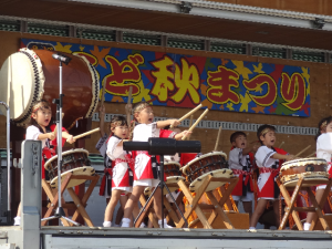 保育園児　による　太鼓