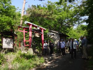 二ッ岩大権現　鳥居前